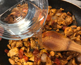 Foto del paso 7 de la receta: Pollo a la miel con almendras