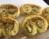 A picture of step 4 of Cheesy pesto puffs.