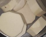 A picture of step 1 of White yam and stew sauce.