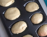 Foto del paso 10 de la receta: Coca de mantequilla y miel y Madeleines con la misma masa