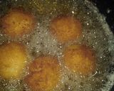 A picture of step 5 of Chicken cheese balls.