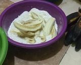 Foto langkah ke 3 dari resep 75. Pisang Goreng Renyah Tahan Lama.