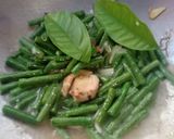 Foto langkah ke 3 dari resep Oseng kacang panjang dan tempe.