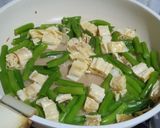 Foto langkah ke 3 dari resep Cah Buncis Kembang Tahu.