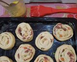Foto langkah ke 10 dari resep Se'i Bread Rolls / smoked beef bread rolls.