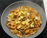 Foto del paso 3 de la receta: Spaghetti al sugo di Mare e di Terra (Espaguetis Mar y Montaña)