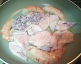 Foto del paso 3 de la receta ✅🗣📢 Calamares y gambones con cebolla al vino blanco 🦑🦐