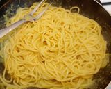 Foto del passaggio 14 della ricetta Spaghetti alla crema di fave con patate e fonduta di pecorino di Pienza