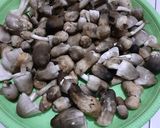 Foto langkah ke 1 dari resep Tumis jamur sawit.