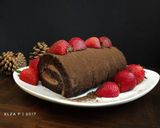 Foto langkah ke 8 dari resep Chocolate Swiss Roll Cake.