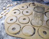 Foto del paso 2 de la receta: Rosquitas fritas!!! A lo que tenía!!😁
