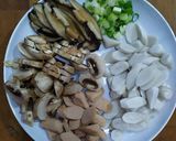 Foto langkah ke 1 dari resep Stir-Fried Rice Cakes (Tumis Rice Cakes/Tteok).