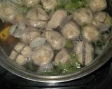 Foto langkah ke 2 dari resep Sup Wortel Bakso.