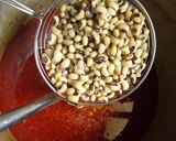 A picture of step 4 of Yam and beans porridge.