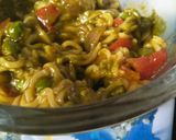 A picture of step 3 of Palak paneer gravy maggi.