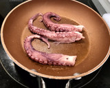 Foto del paso 2 de la receta: Judiones con pulpo 🐙🐙🐙🐙 en olla de cocción lenta