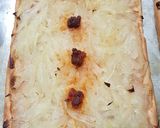 Foto del paso 3 de la receta: Coca de cebolla y sobrassada