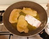 Foto del passaggio 3 della ricetta SCALOPPINE ALL'ODORE DI FUNGHI