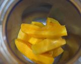 Foto langkah ke 2 dari resep Mango 🥭 Vanilla Milkshake.