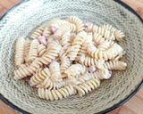 Foto del passaggio 3 della ricetta Fusilli panna e pancetta