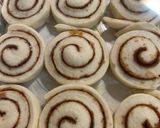 Foto langkah ke 5 dari resep Cinnamon Roll saus cream cheese.
