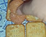 A picture of step 4 of Pepperoni Crackers 😋.