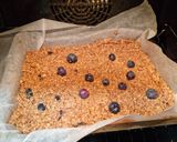 Foto del paso 4 de la receta: Barrita de avena y plátano con chocolate y arándanos