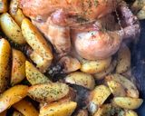 Une image de l'étape 4 de Poulet entier rôti et ses pommes de terre dorés.
