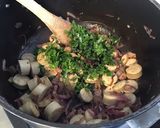 Une image de l'étape 8 de Timbale de pennes aux saucisses blanches,champignons,stilton et gorgonzola.