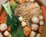 Foto langkah ke 3 dari resep Sup Aneka Bakso Seafood.