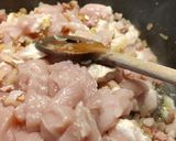 Kapros - túrós - szalonnás csirkemellragu recept fázis 1 fotója