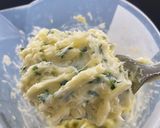 A picture of step 2 of Garlic cloves Butter Bake.