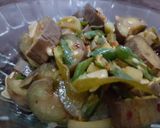 Foto langkah ke 6 dari resep Tumis Terong Ungu Cabe Hijau dengan Sambal Dimsum Minyak Pedas.