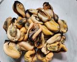 A picture of step 1 of Crispy Mussel Pancake (Hoy Tod).