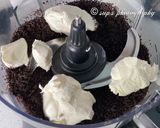 A picture of step 2 of Oreo Truffles.