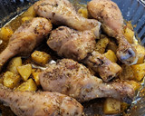 Foto del paso 4 de la receta: Muslitos de pollo con patatas al romero