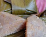 Foto langkah ke 4 dari resep Bobotok / ciu / pais pisang dan cara melipat daun.