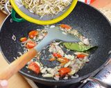 Foto langkah ke 5 dari resep Tumis tauge dan tahu pong pedas.