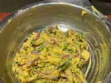 পেঁয়াজ ধনেপাতা পকোড়া (peaj dhonepata pakoda recipe in bengali)