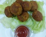 A picture of step 7 of Veg cheese balls.