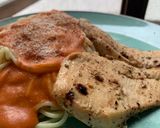 Foto del paso 4 de la receta: Spaguettis en salsa rosada, queso parmesano y nuez moscada con pechuga de pollo