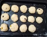 A picture of step 3 of Hot Cross Buns.