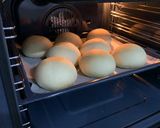 Foto langkah ke 2 dari resep Korean Garlic Cheese Bread.