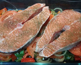 Foto del paso 4 de la receta: Salmón a la pimienta con verduras y patatas