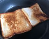 Hình bước làm 2 của món 🥪 Sandwich Sáng Nhanh Ngon Với Phô Mai Tươi Kiri, Trứng, & Bacon 🥓