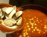 Foto del paso 8 de la receta Garbanzos con Almejas y Fideos "entomataos"