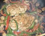 Une image de l'étape 2 de Poulet épicé, légumes grillés & nouilles chinoises crème coco.