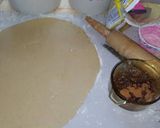 A picture of step 2 of Cinnamon Roll Apple Pie.
