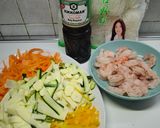 Foto del passaggio 1 della ricetta Spaghetti di soia con gamberi e verdure