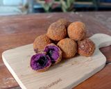 Foto langkah ke 6 dari resep Bola bola ubi ungu isi coklat.
